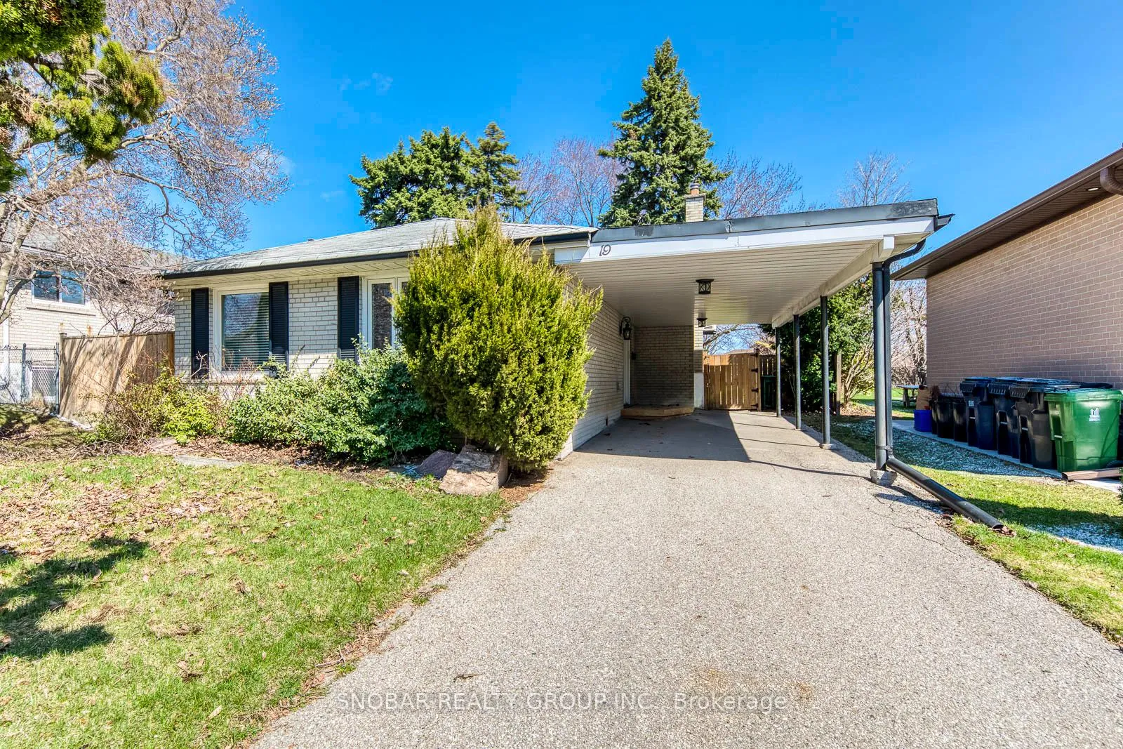 Photo 2 of 19 Vanderbrent Crescent, Etobicoke, Willowridge-Martingrove-Richview — HOMEH