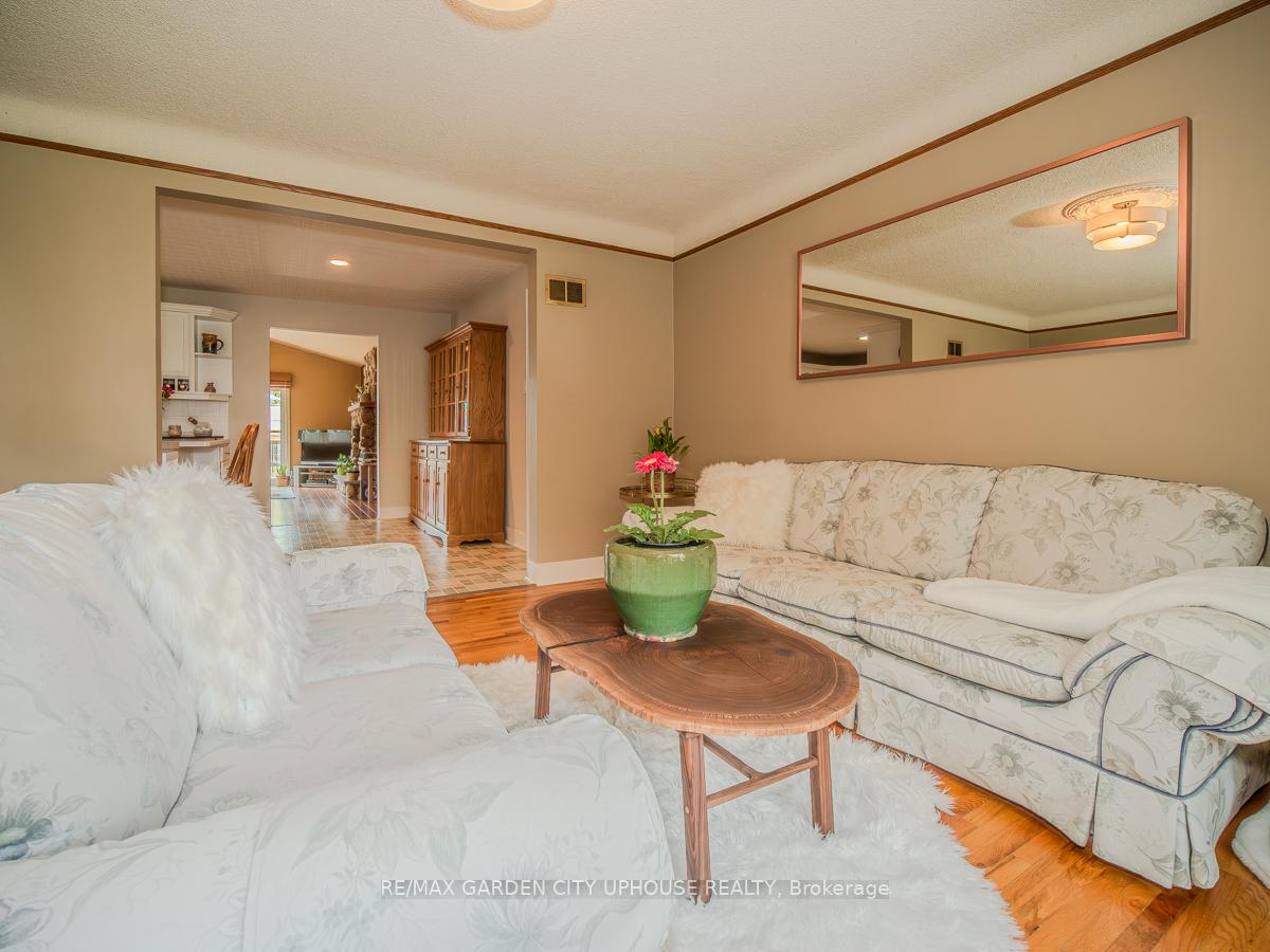 Photo 5 of 55 Tecumseh Street, St. Catharines, Bunting/Linwell — HOMEH