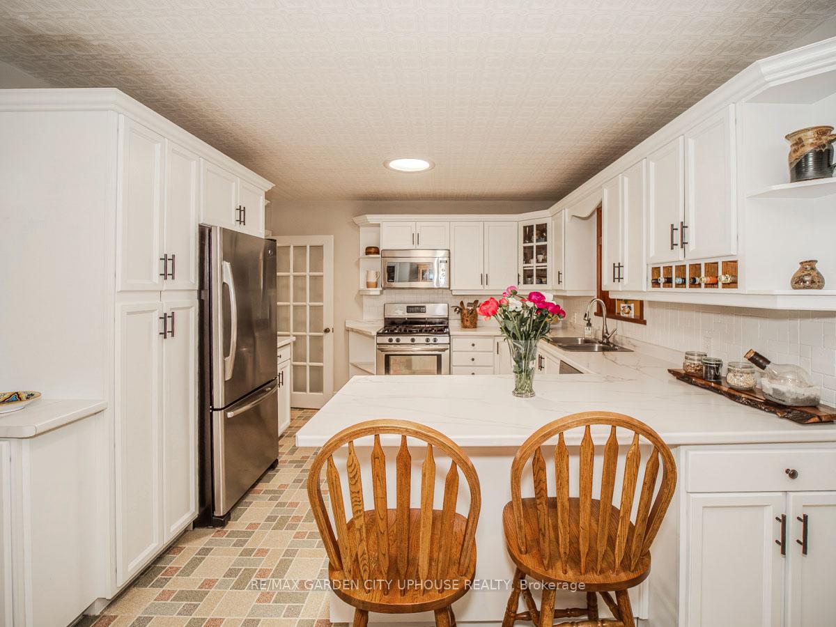 Photo 6 of 55 Tecumseh Street, St. Catharines, Bunting/Linwell — HOMEH