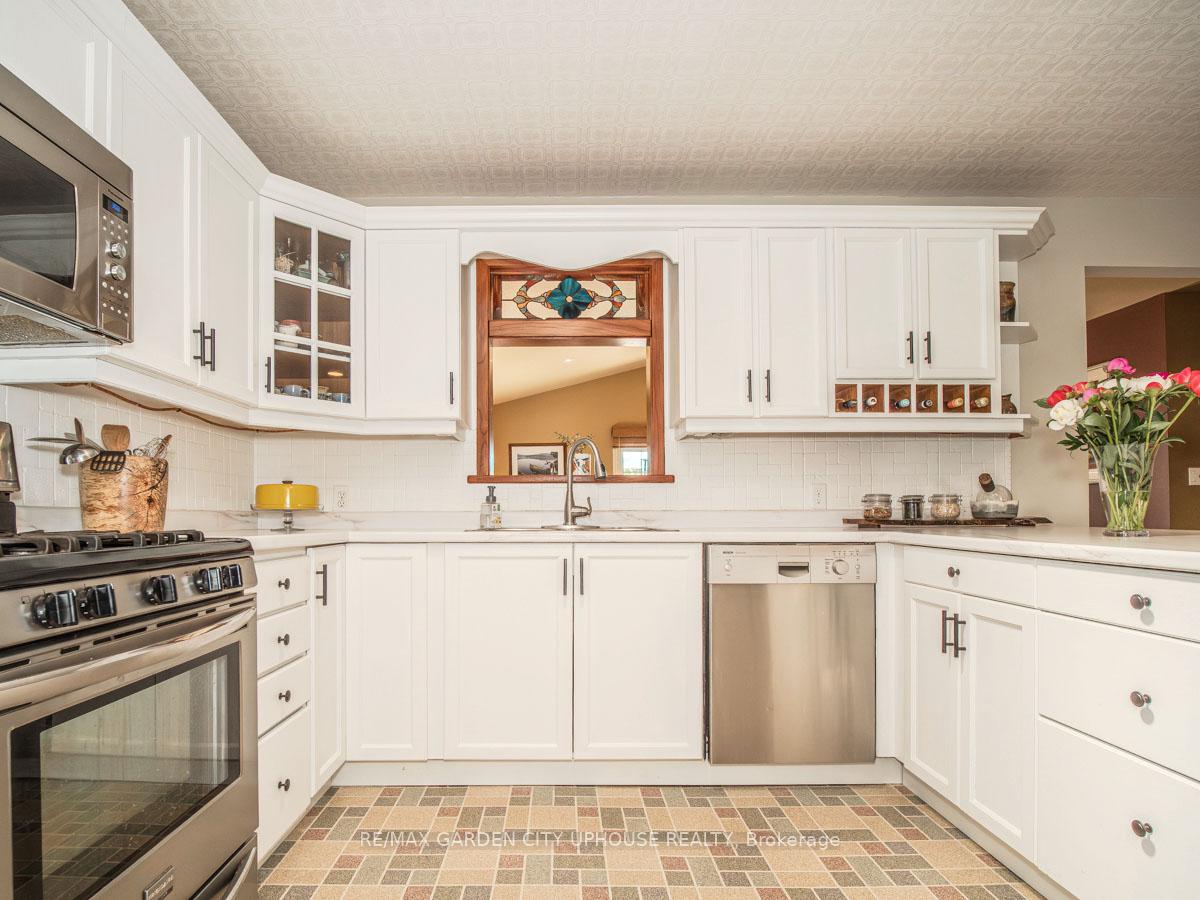 Photo 7 of 55 Tecumseh Street, St. Catharines, Bunting/Linwell — HOMEH