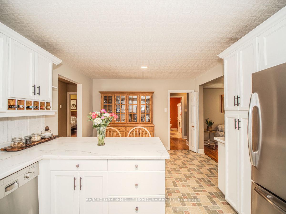 Photo 8 of 55 Tecumseh Street, St. Catharines, Bunting/Linwell — HOMEH