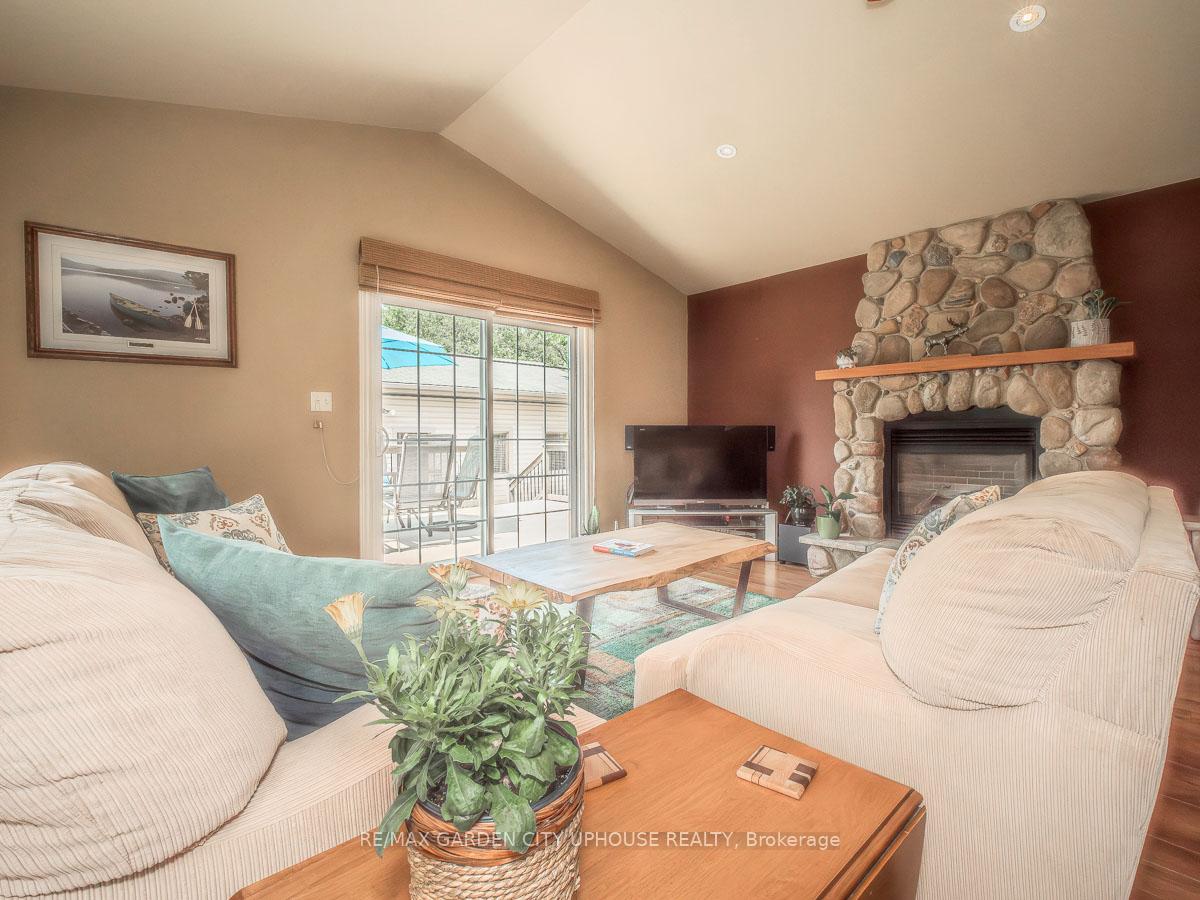 Photo 10 of 55 Tecumseh Street, St. Catharines, Bunting/Linwell — HOMEH