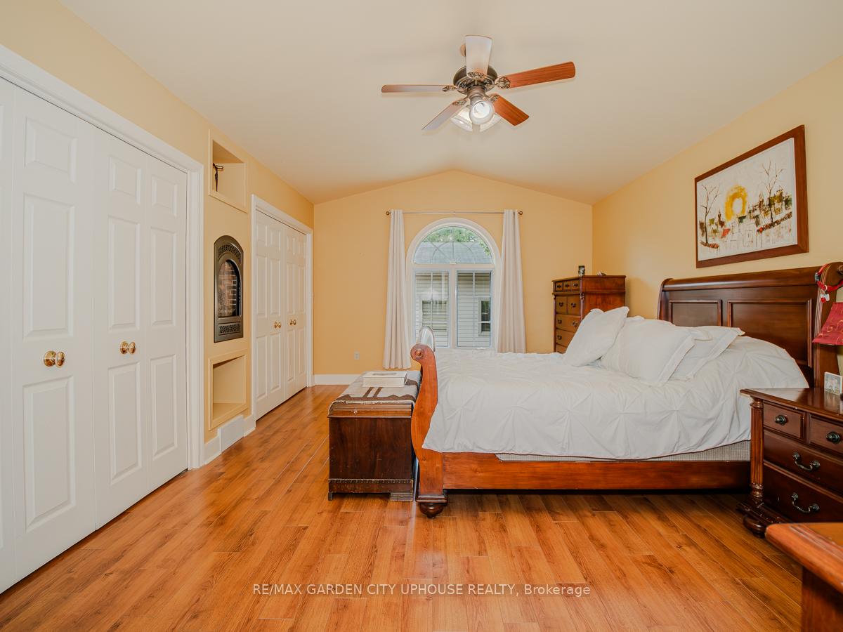 Photo 11 of 55 Tecumseh Street, St. Catharines, Bunting/Linwell — HOMEH