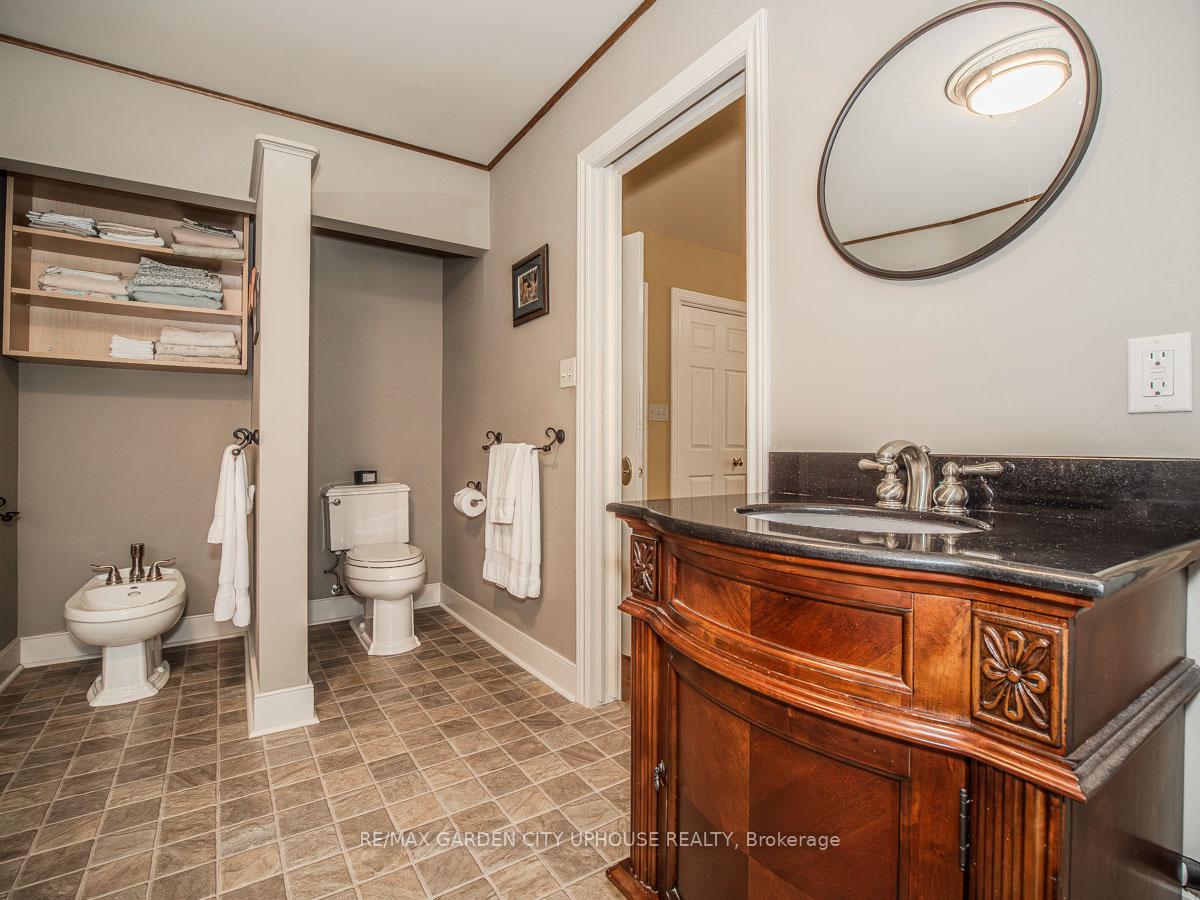 Photo 13 of 55 Tecumseh Street, St. Catharines, Bunting/Linwell — HOMEH