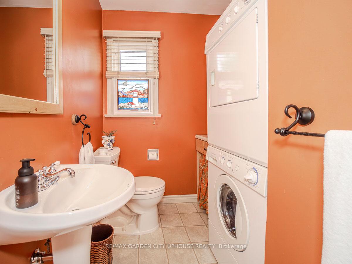Photo 14 of 55 Tecumseh Street, St. Catharines, Bunting/Linwell — HOMEH