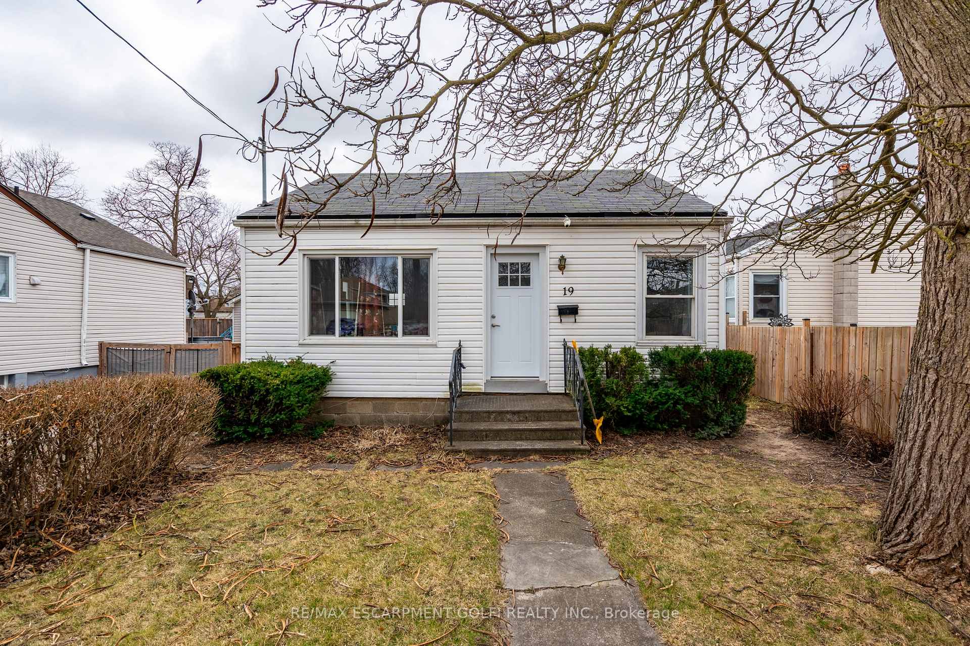 Photo 1 of 19 Weston Road, St. Catharines, Western Hill — HOMEH
