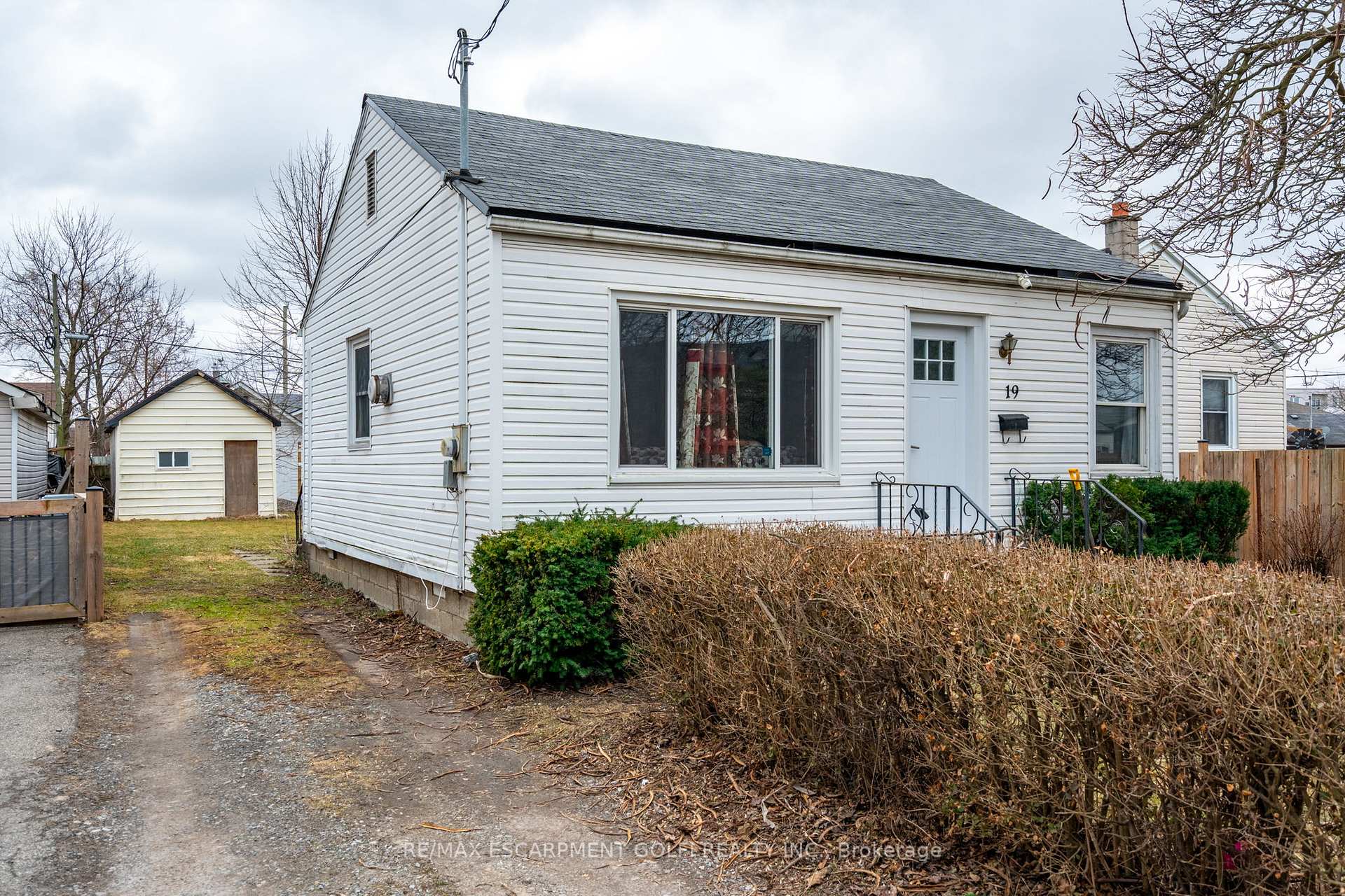 Photo 2 of 19 Weston Road, St. Catharines, Western Hill — HOMEH