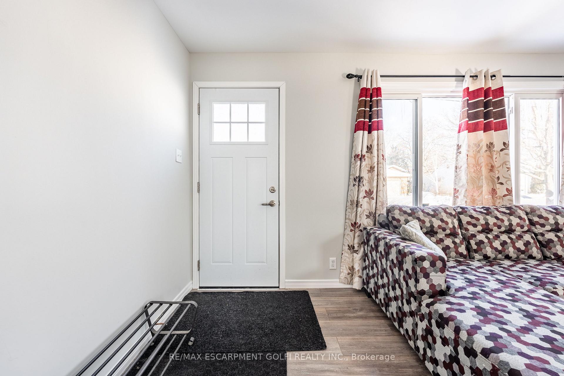 Photo 5 of 19 Weston Road, St. Catharines, Western Hill — HOMEH