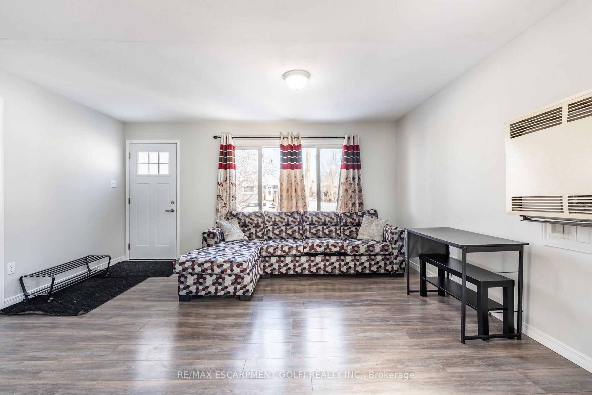 Photo 8 of 19 Weston Road, St. Catharines, Western Hill — HOMEH