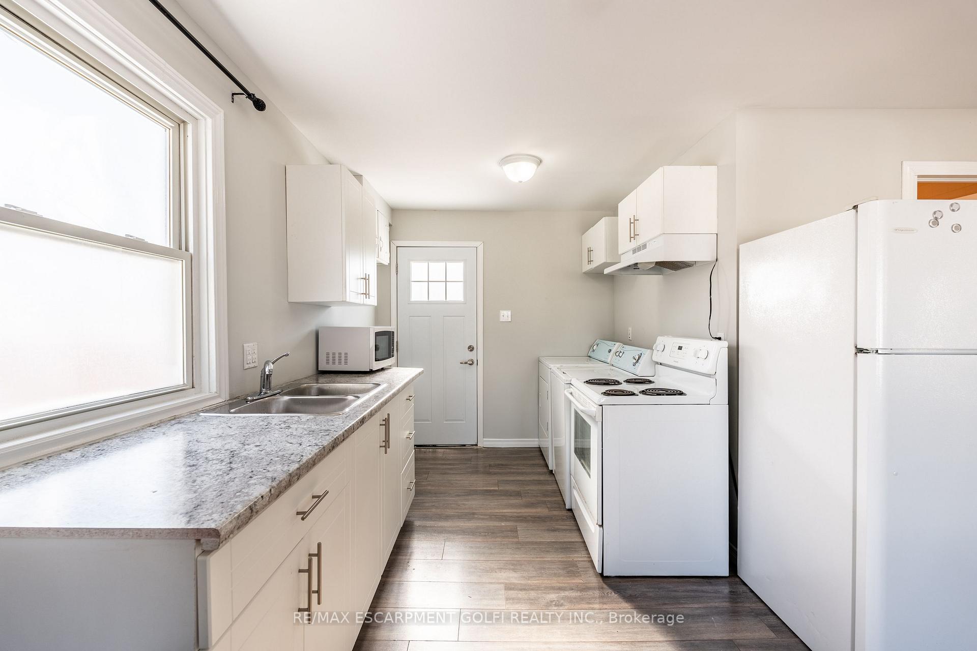 Photo 10 of 19 Weston Road, St. Catharines, Western Hill — HOMEH