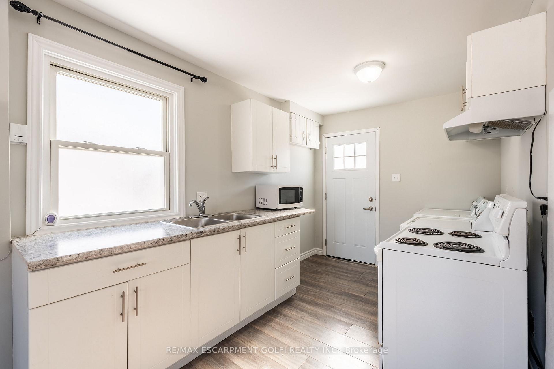 Photo 11 of 19 Weston Road, St. Catharines, Western Hill — HOMEH
