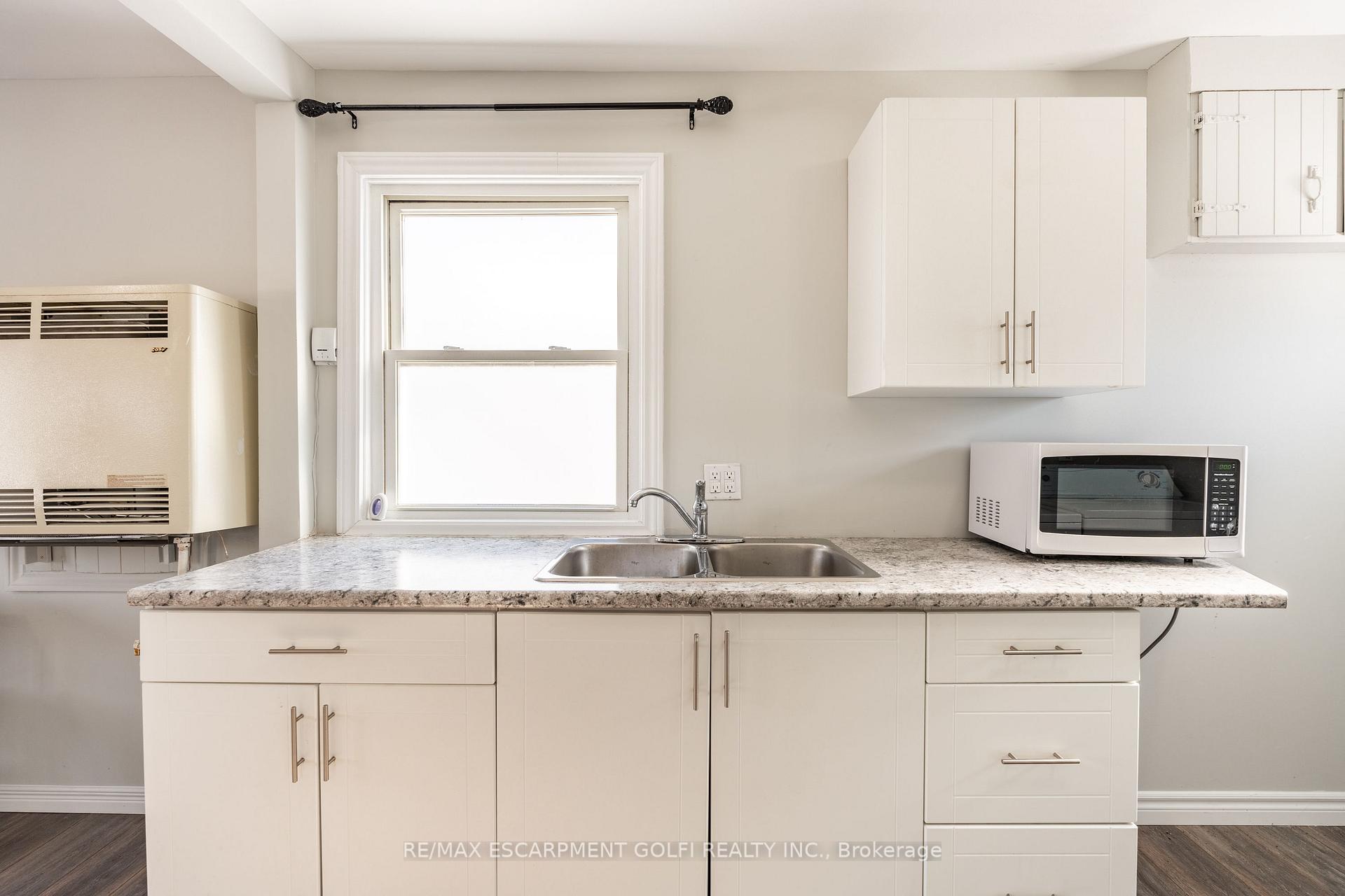 Photo 12 of 19 Weston Road, St. Catharines, Western Hill — HOMEH