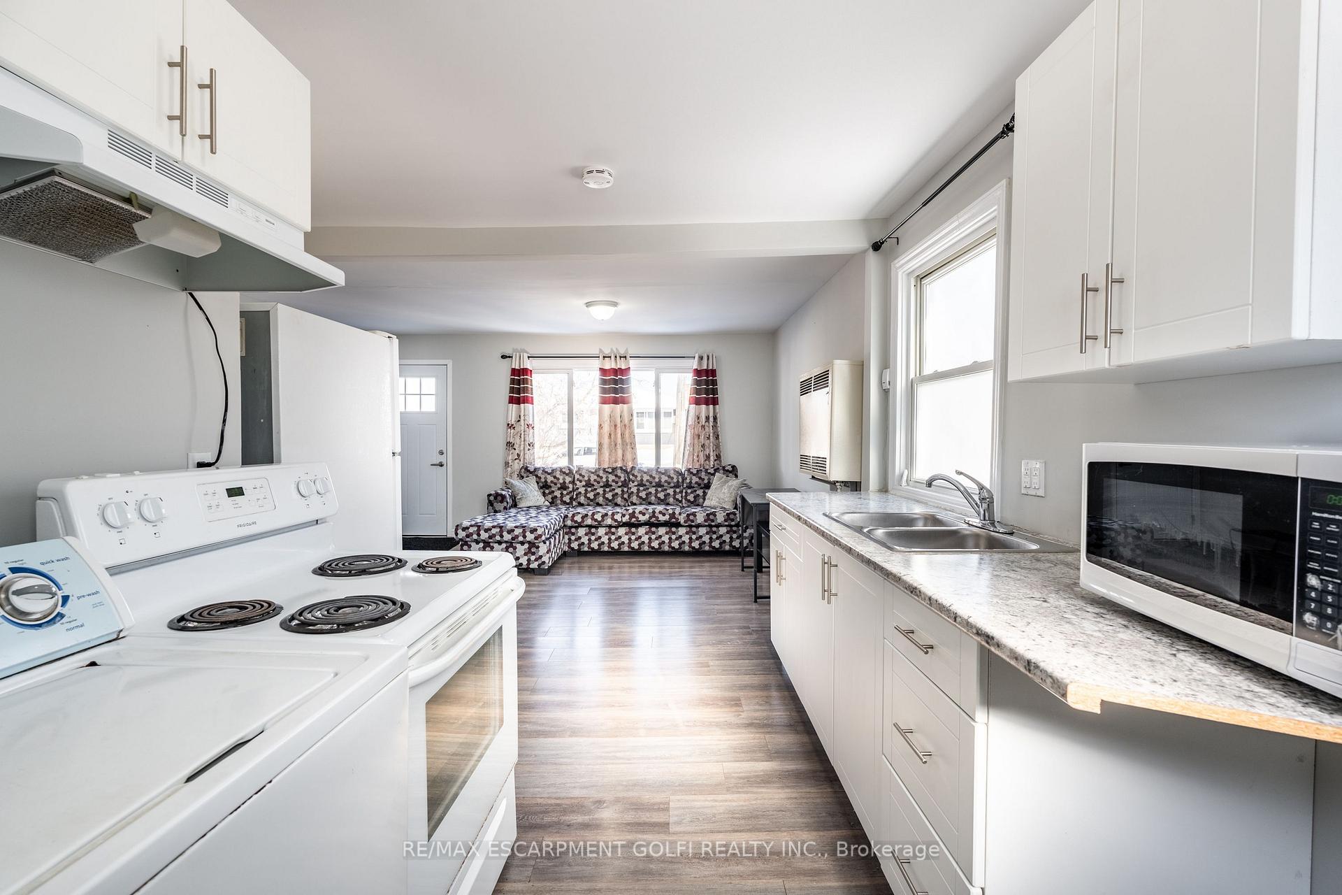 Photo 13 of 19 Weston Road, St. Catharines, Western Hill — HOMEH