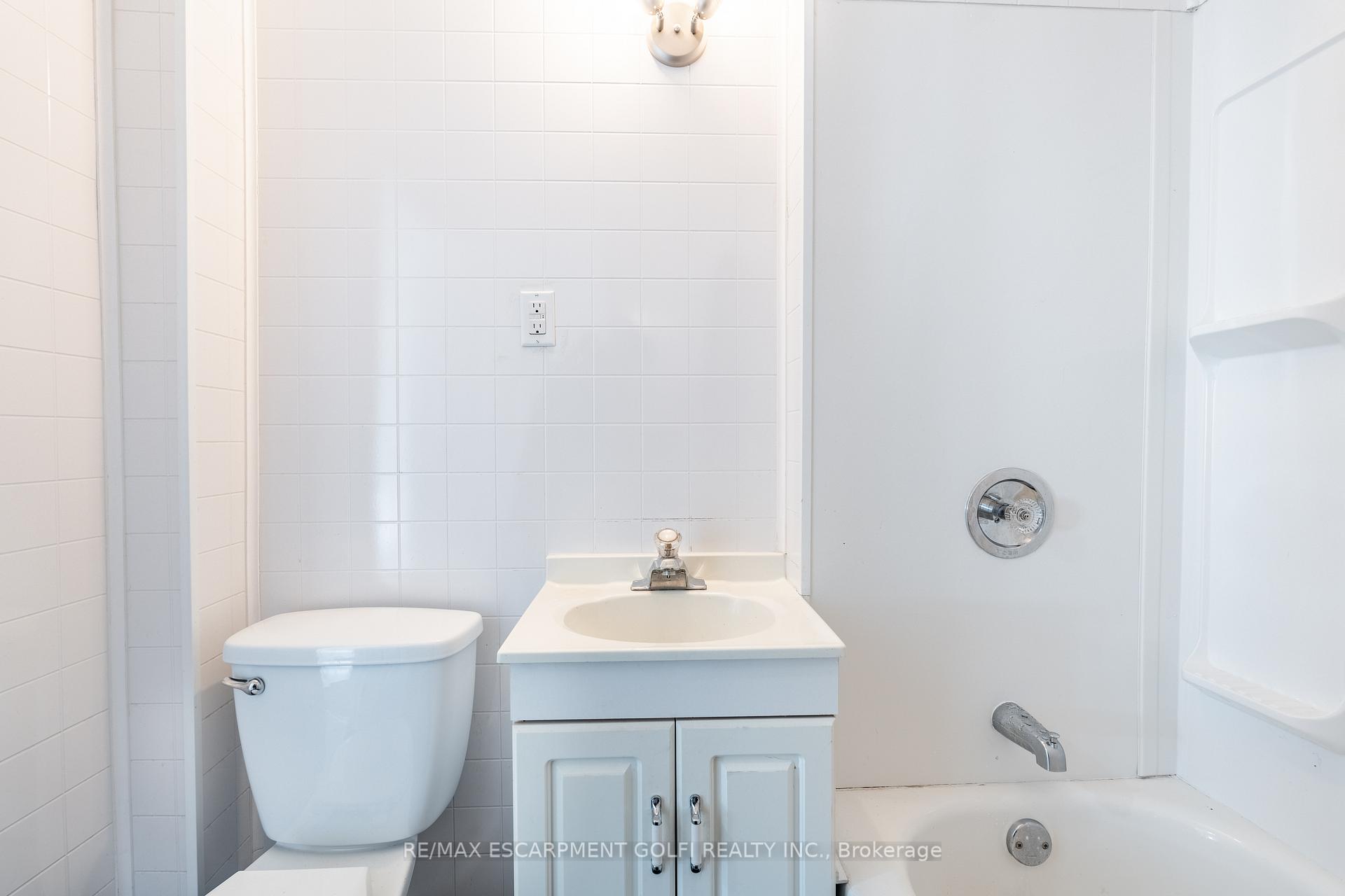 Photo 17 of 19 Weston Road, St. Catharines, Western Hill — HOMEH
