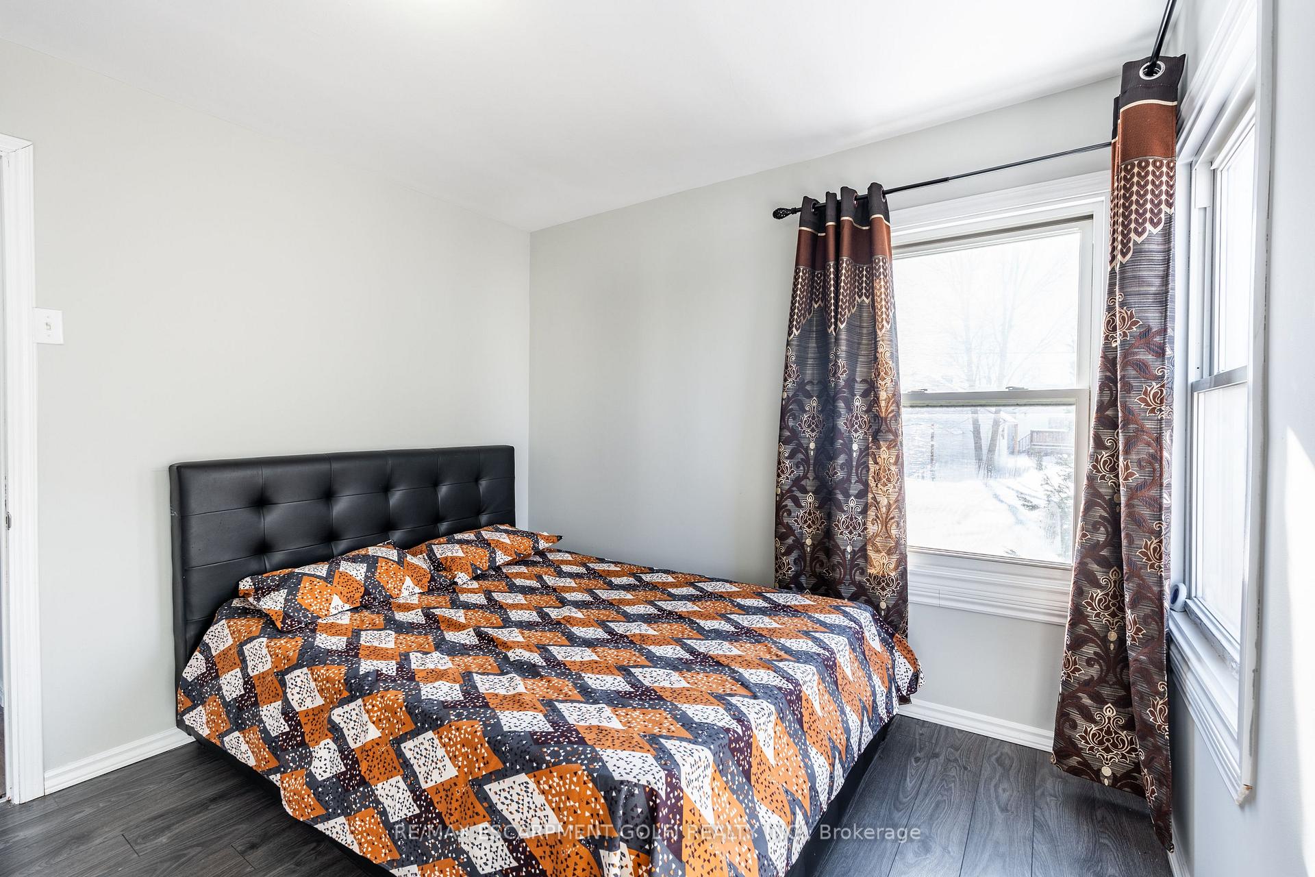 Photo 20 of 19 Weston Road, St. Catharines, Western Hill — HOMEH