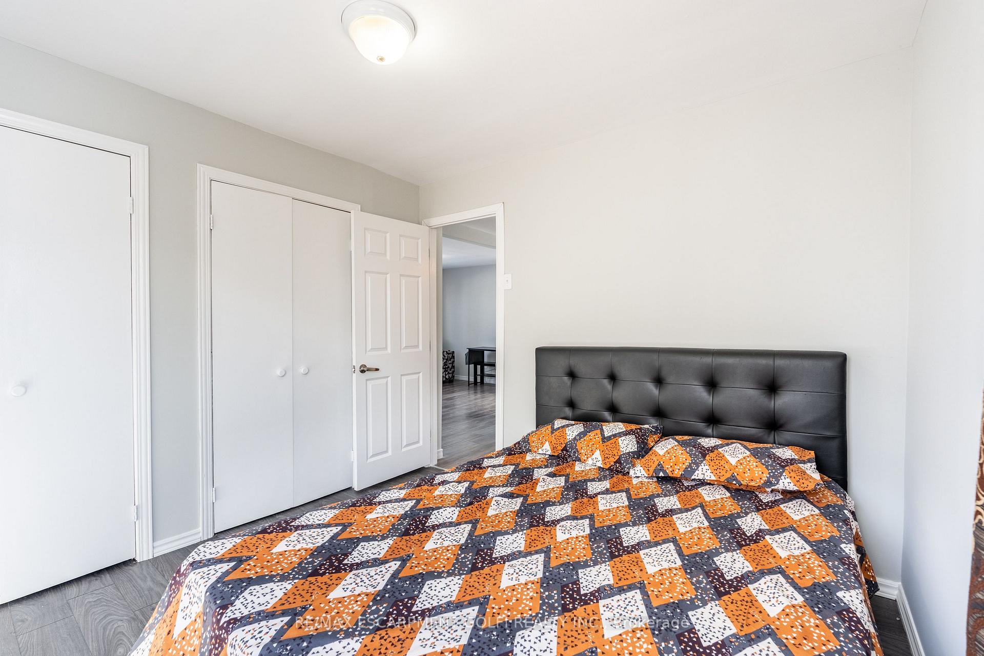 Photo 21 of 19 Weston Road, St. Catharines, Western Hill — HOMEH