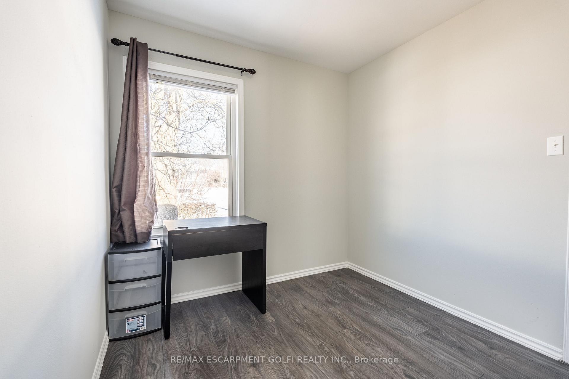 Photo 22 of 19 Weston Road, St. Catharines, Western Hill — HOMEH
