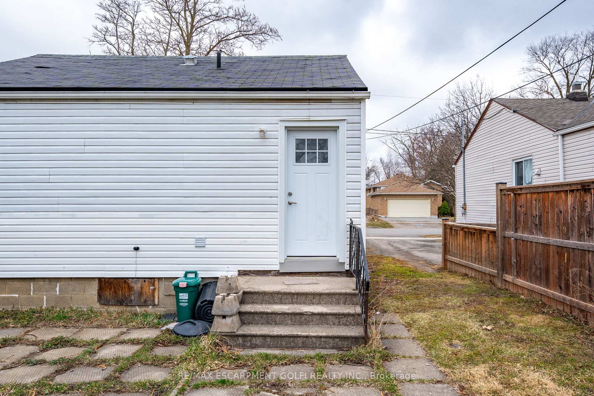 Photo 24 of 19 Weston Road, St. Catharines, Western Hill — HOMEH