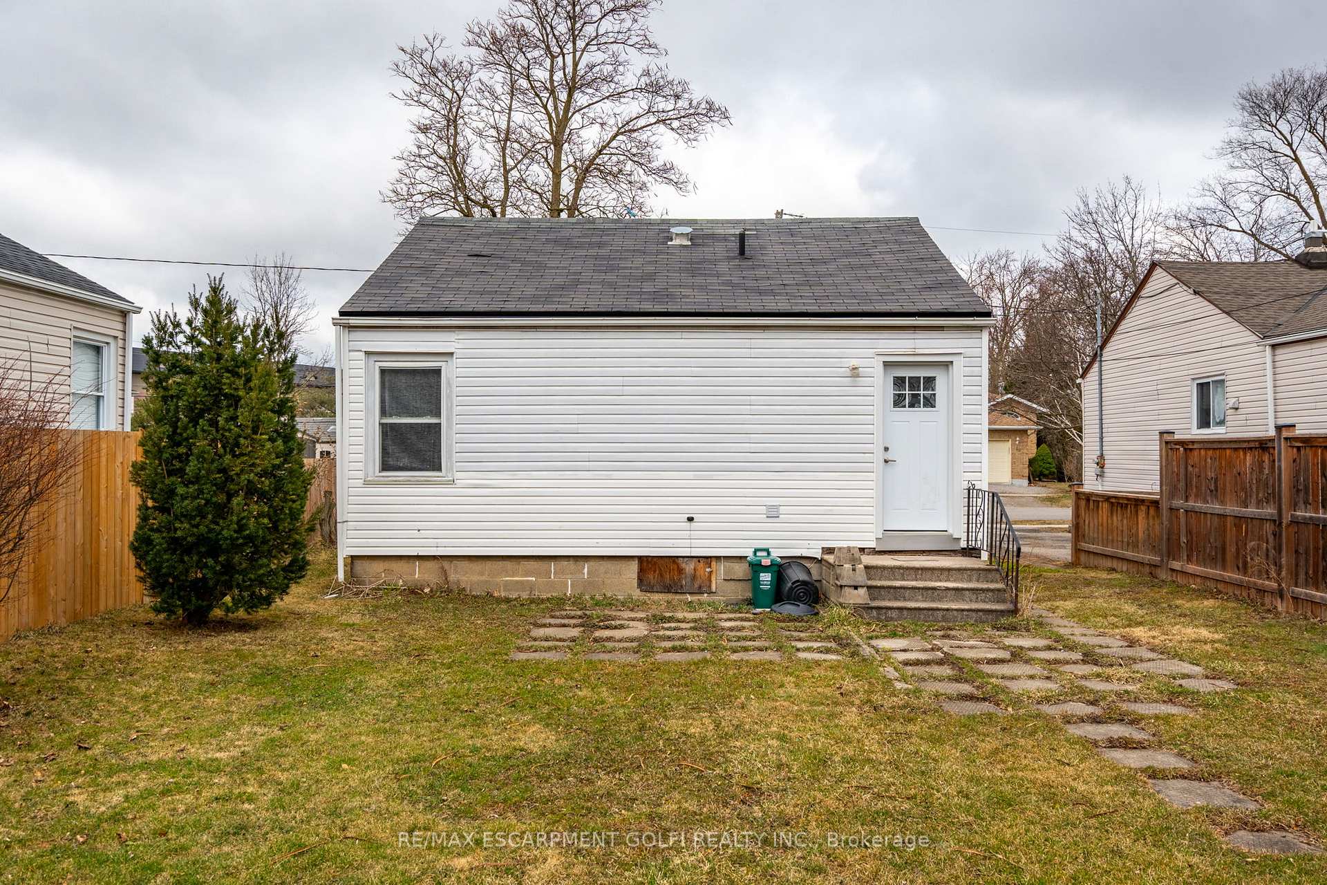 Photo 25 of 19 Weston Road, St. Catharines, Western Hill — HOMEH