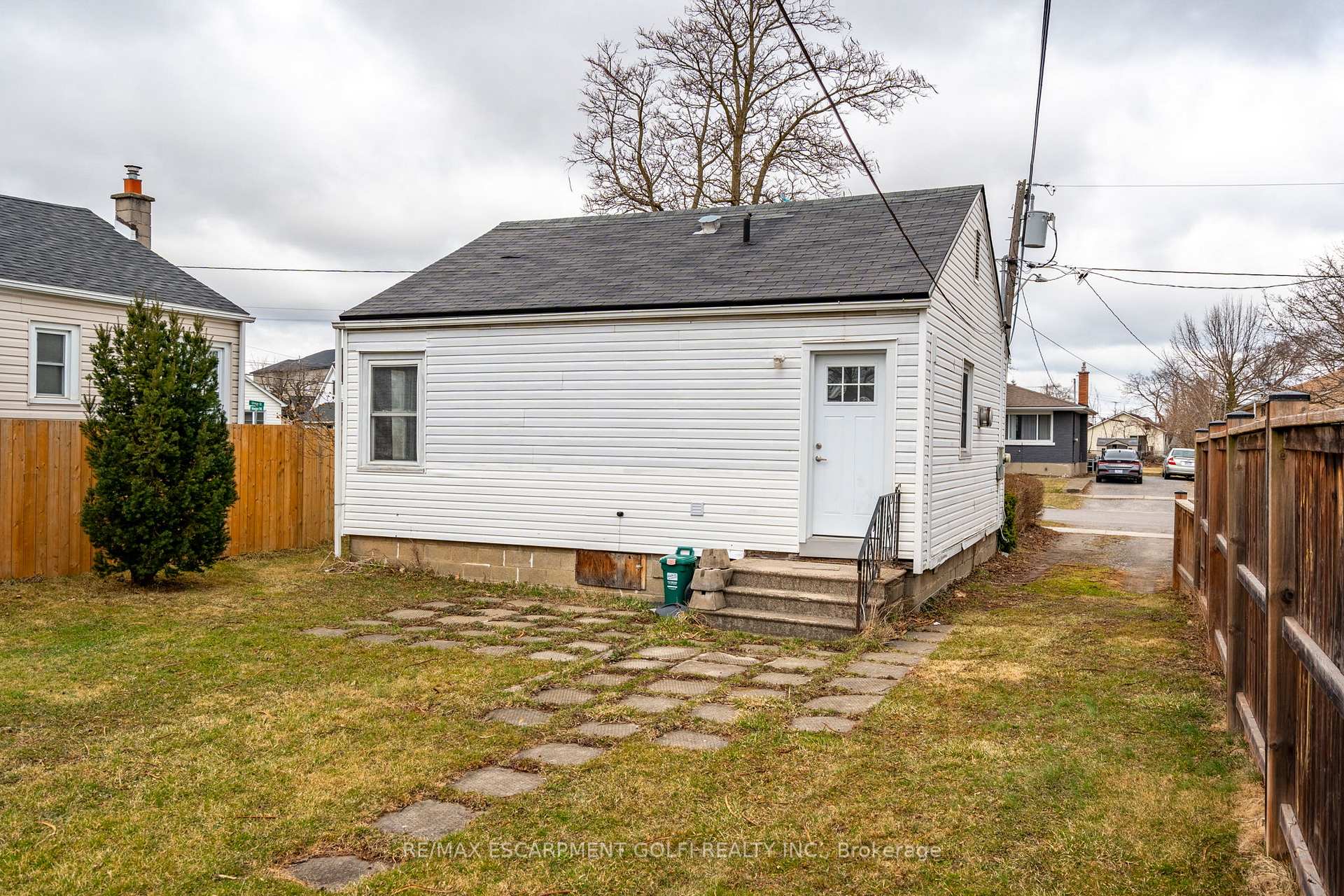 Photo 26 of 19 Weston Road, St. Catharines, Western Hill — HOMEH