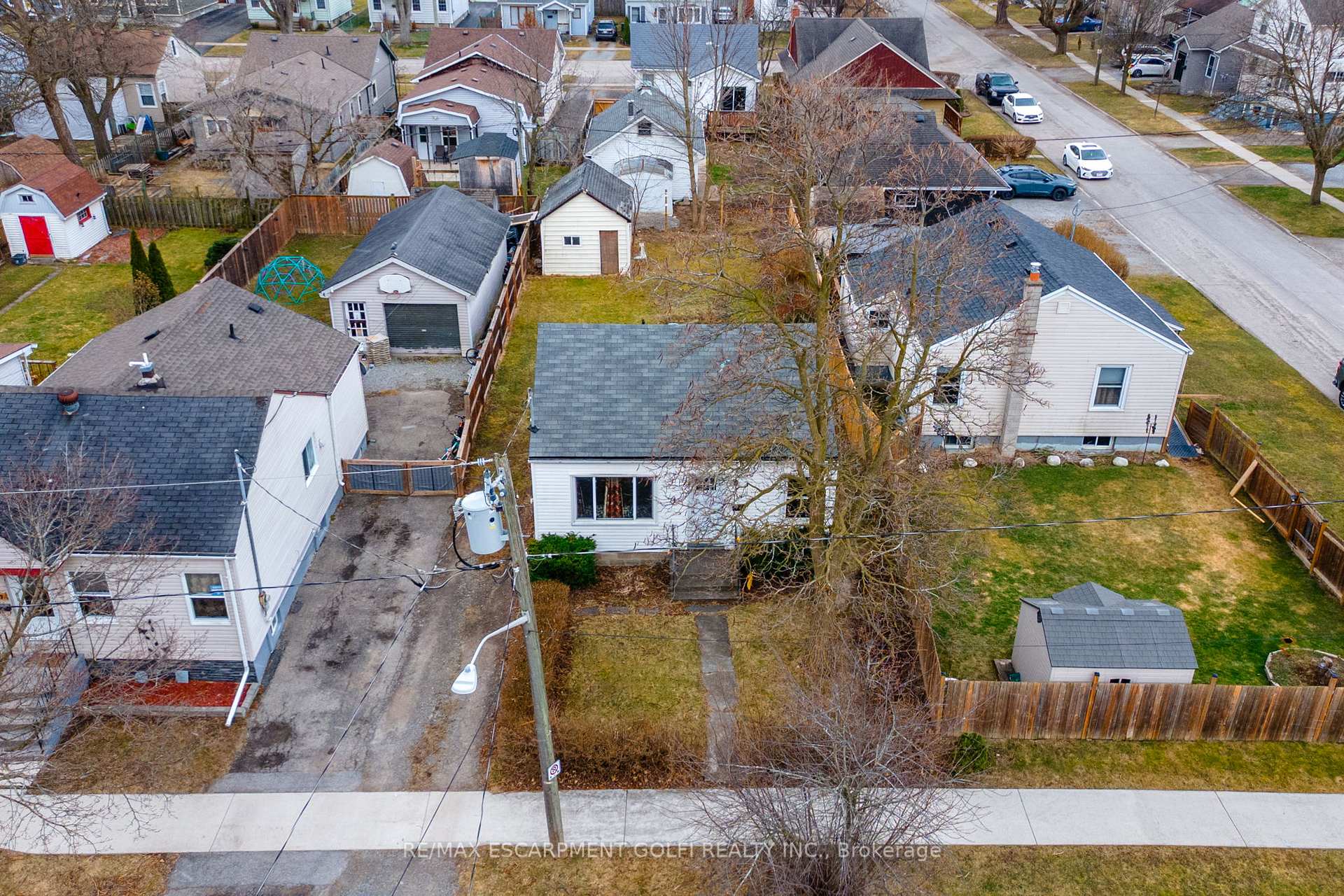 Photo 32 of 19 Weston Road, St. Catharines, Western Hill — HOMEH