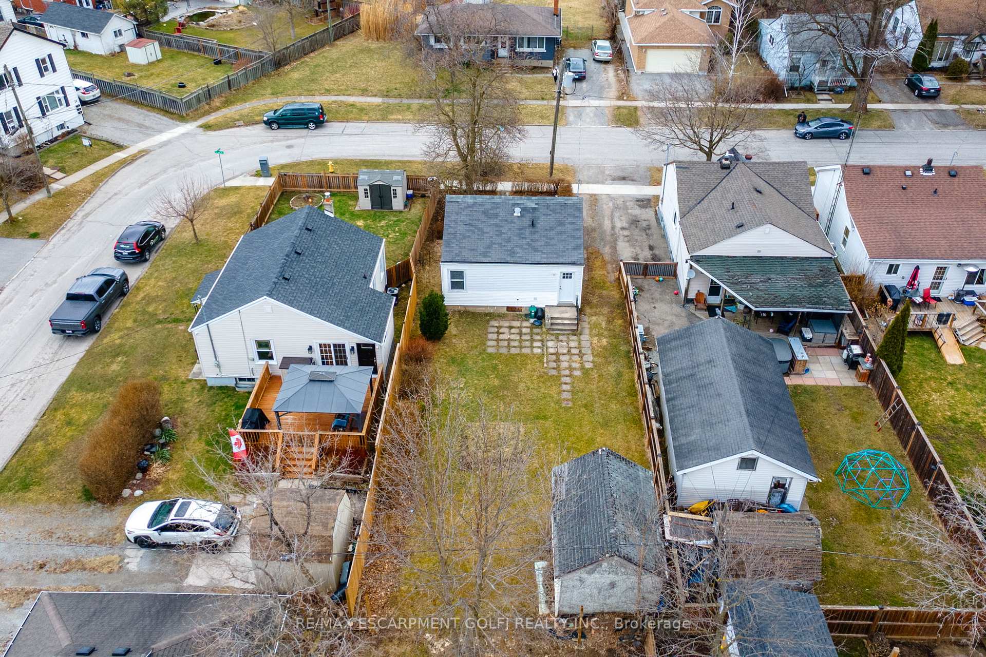 Photo 35 of 19 Weston Road, St. Catharines, Western Hill — HOMEH