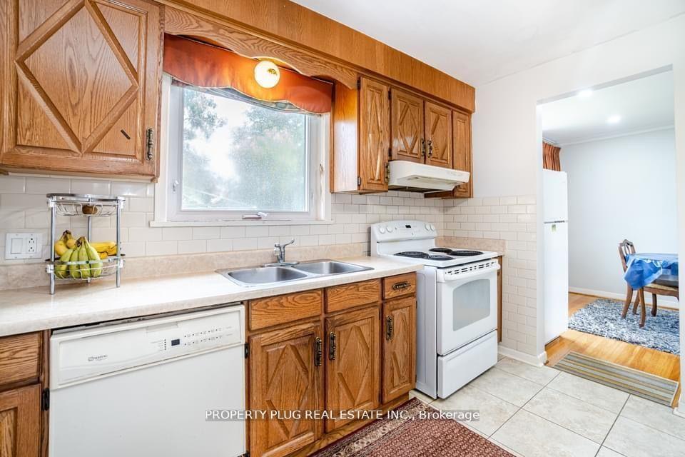 Photo 8 of 3 Leneck Avenue, Brampton, Northwood Park — HOMEH