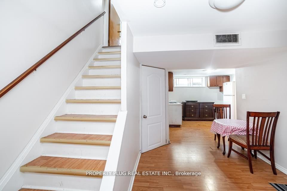 Photo 11 of 3 Leneck Avenue, Brampton, Northwood Park — HOMEH