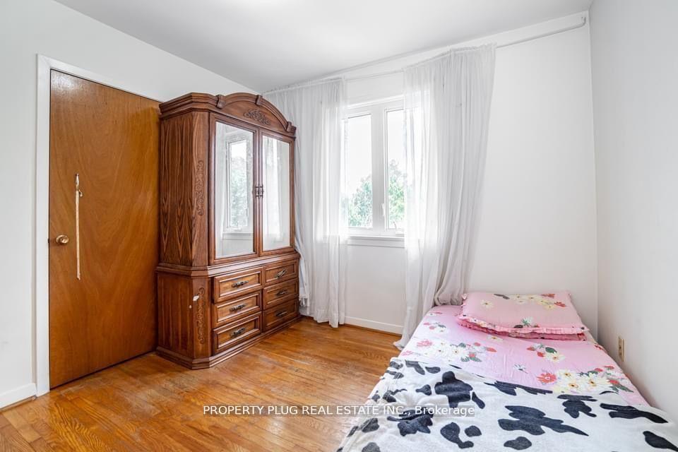 Photo 12 of 3 Leneck Avenue, Brampton, Northwood Park — HOMEH