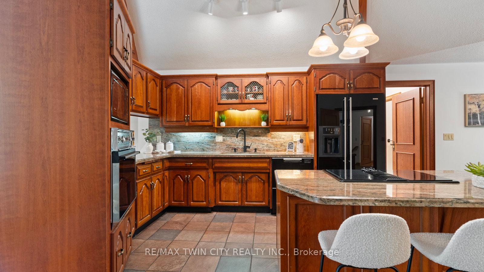 Photo 12 of 520 Blue Lake Road, Brant, South Dumfries — HOMEH