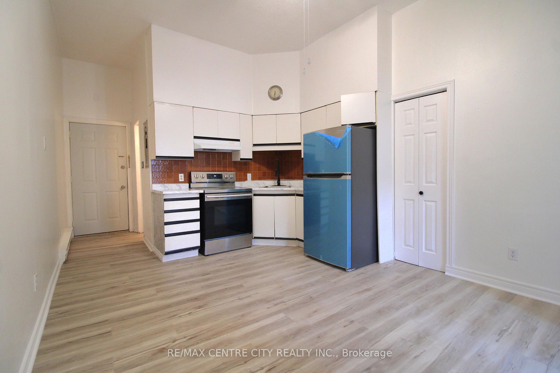 Photo 2 of Unit 4, 383 Talbot Street, St. Thomas — HOMEH