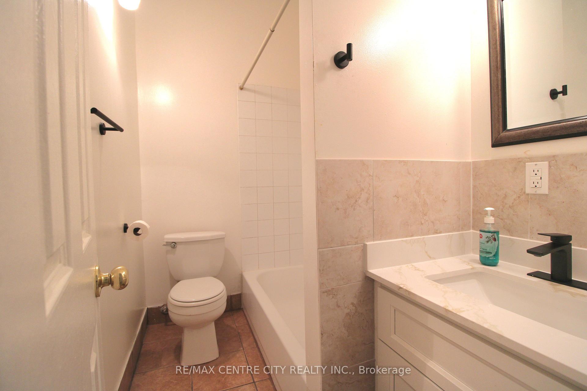 Photo 5 of Unit 4, 383 Talbot Street, St. Thomas — HOMEH