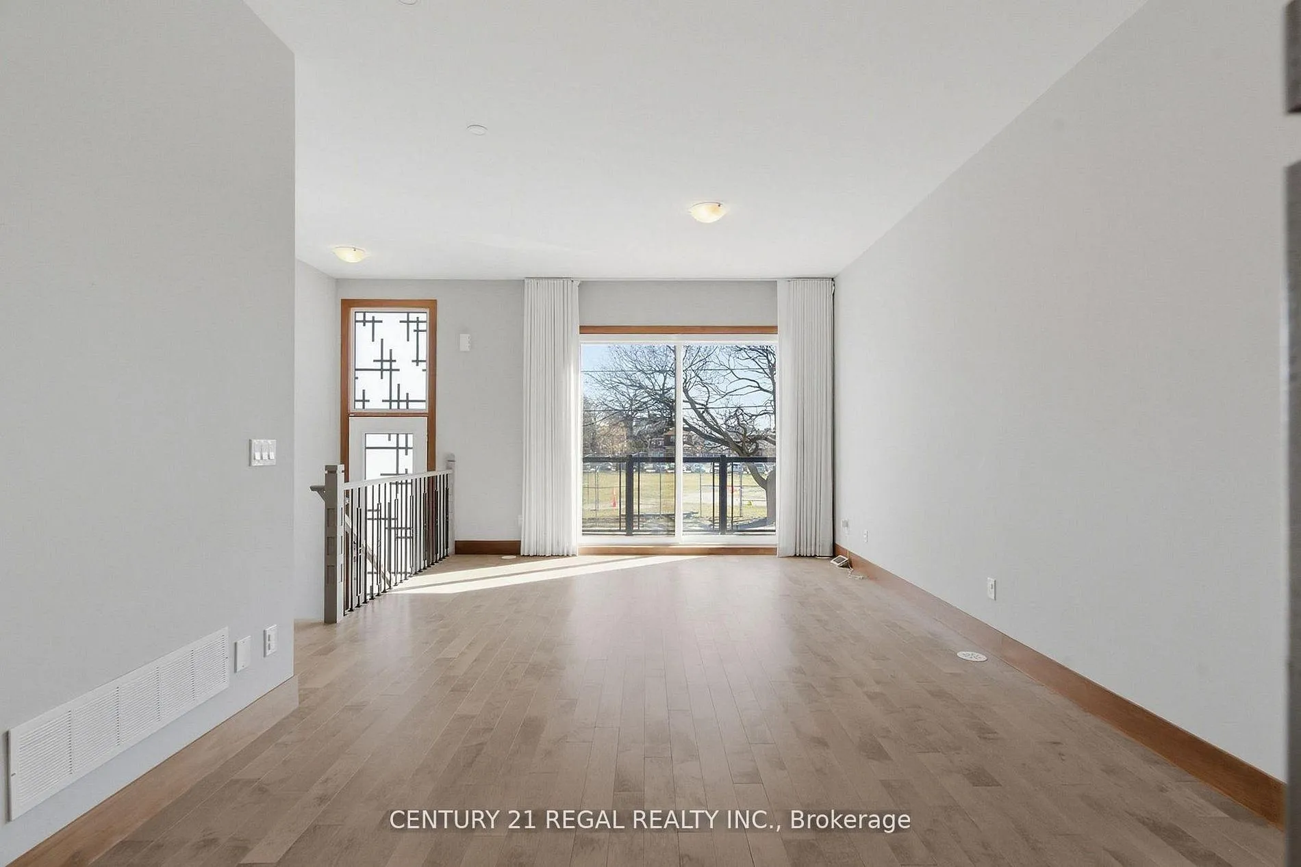 Photo 3 of 28A Twenty First Street, Etobicoke, Long Branch — HOMEH