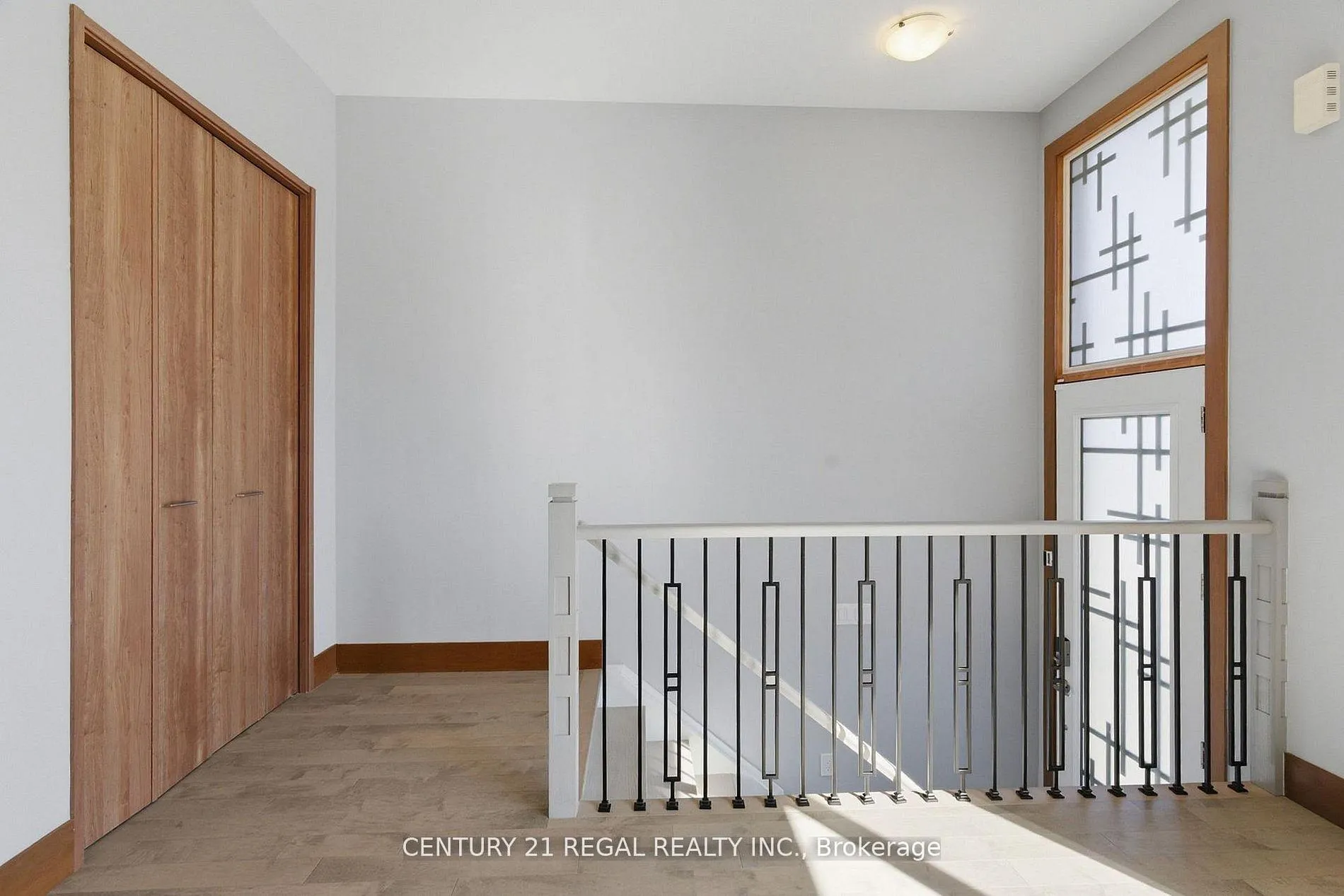 Photo 4 of 28A Twenty First Street, Etobicoke, Long Branch — HOMEH