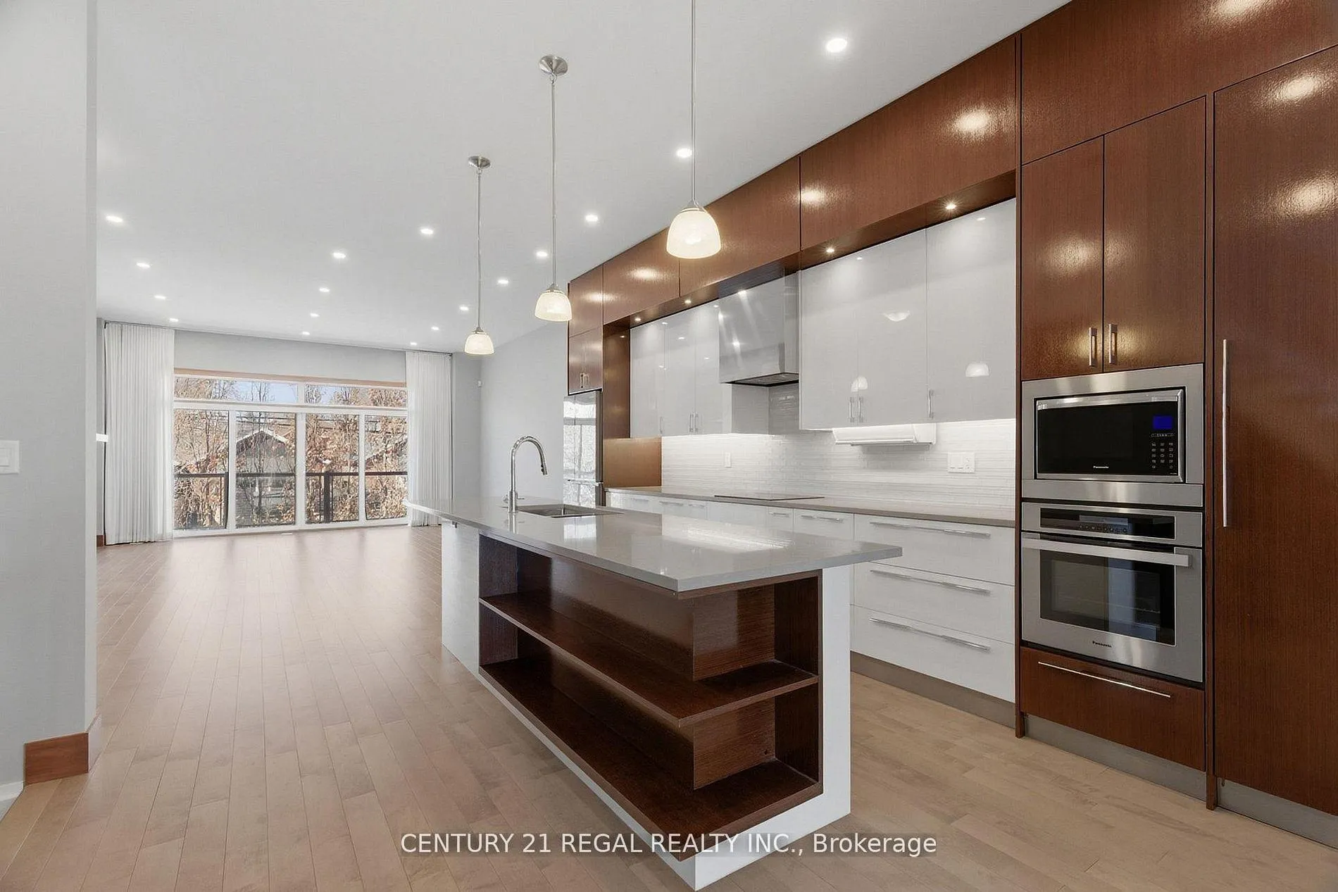 Photo 7 of 28A Twenty First Street, Etobicoke, Long Branch — HOMEH