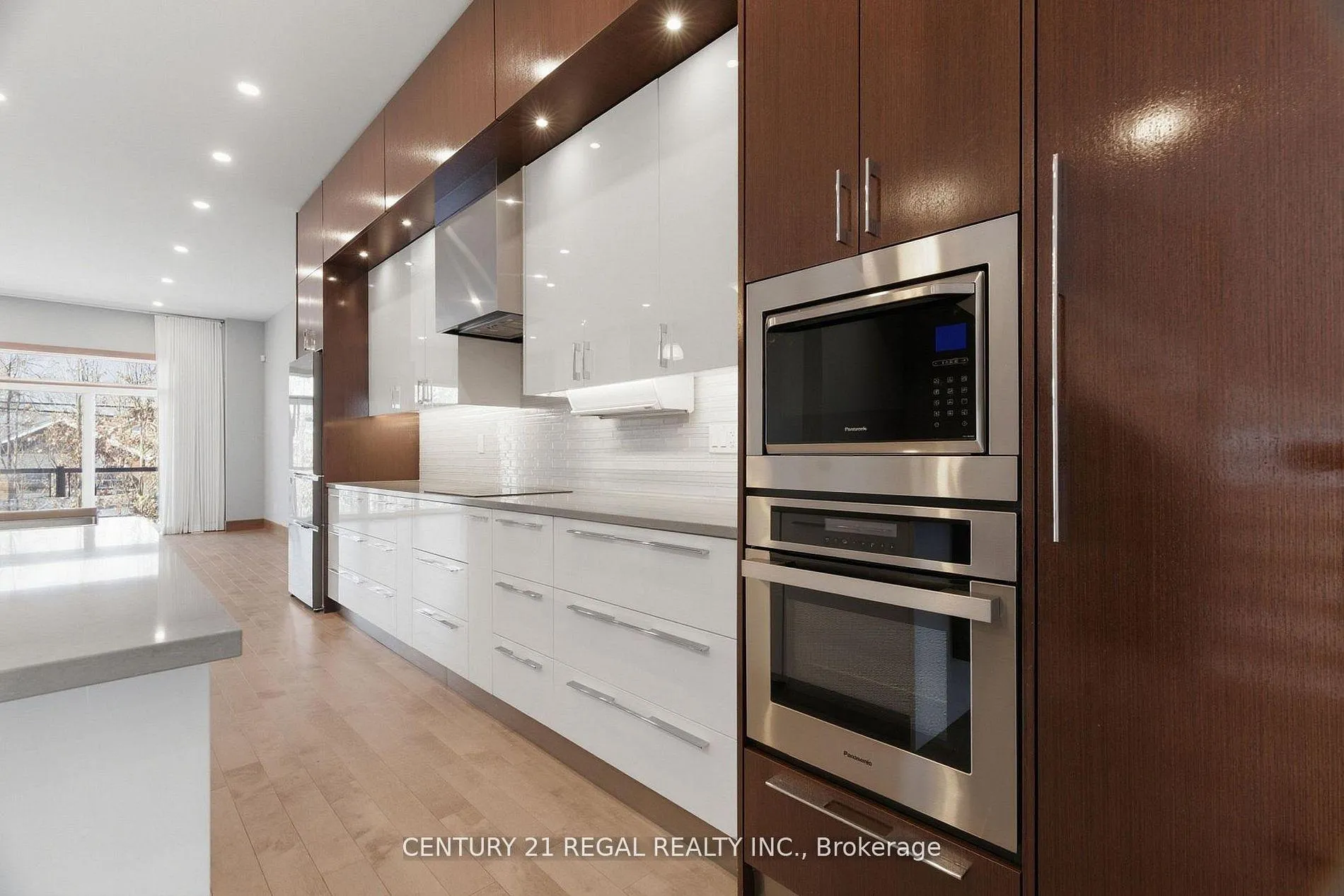 Photo 8 of 28A Twenty First Street, Etobicoke, Long Branch — HOMEH