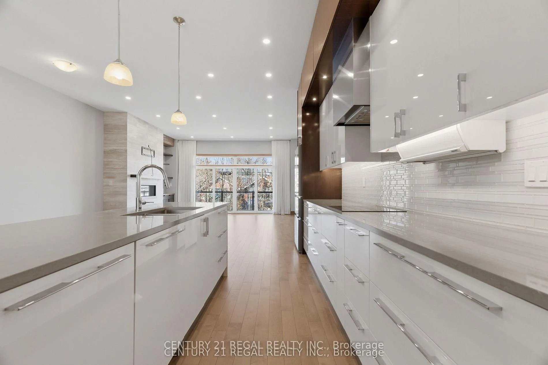 Photo 9 of 28A Twenty First Street, Etobicoke, Long Branch — HOMEH