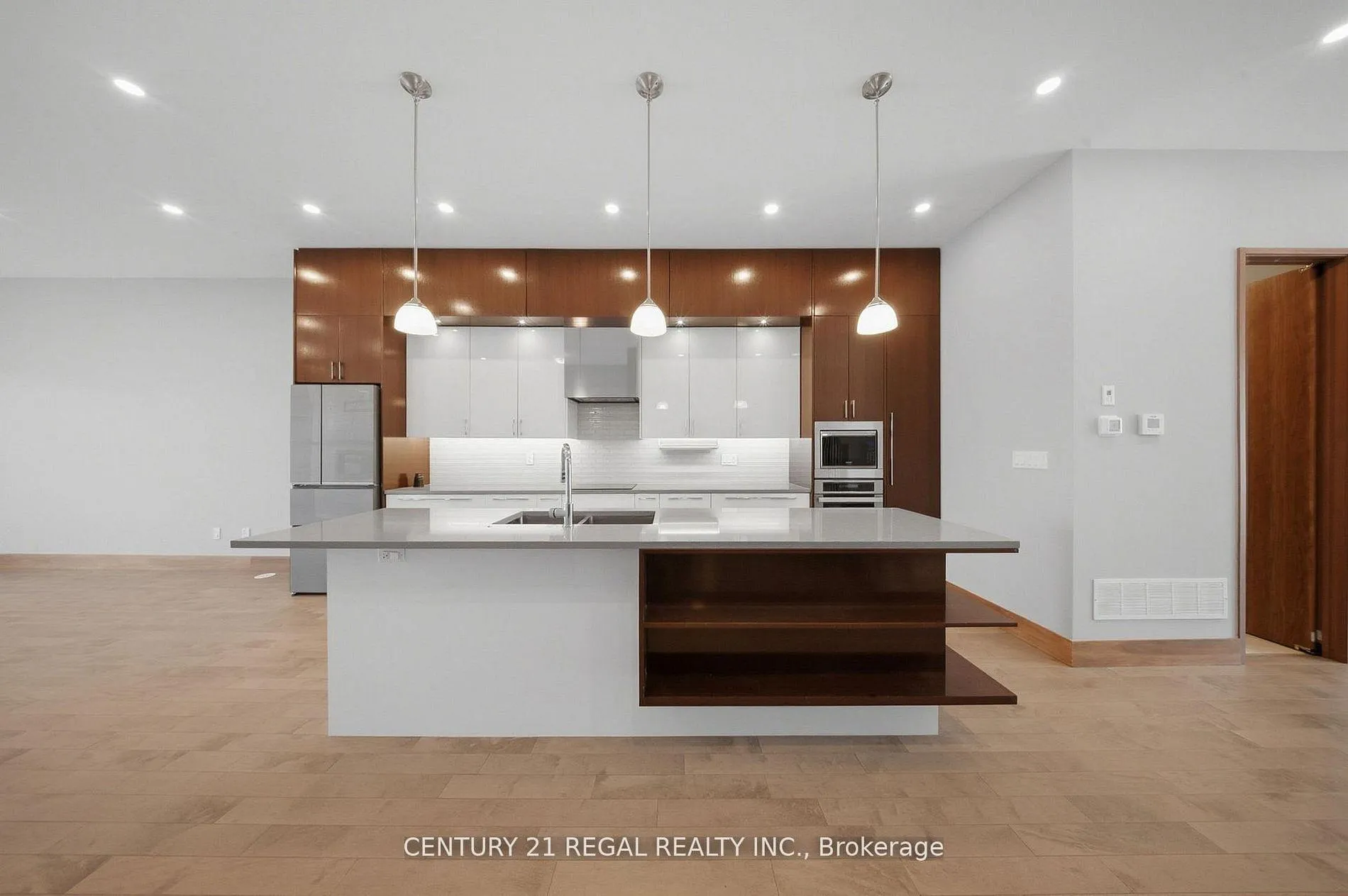 Photo 11 of 28A Twenty First Street, Etobicoke, Long Branch — HOMEH