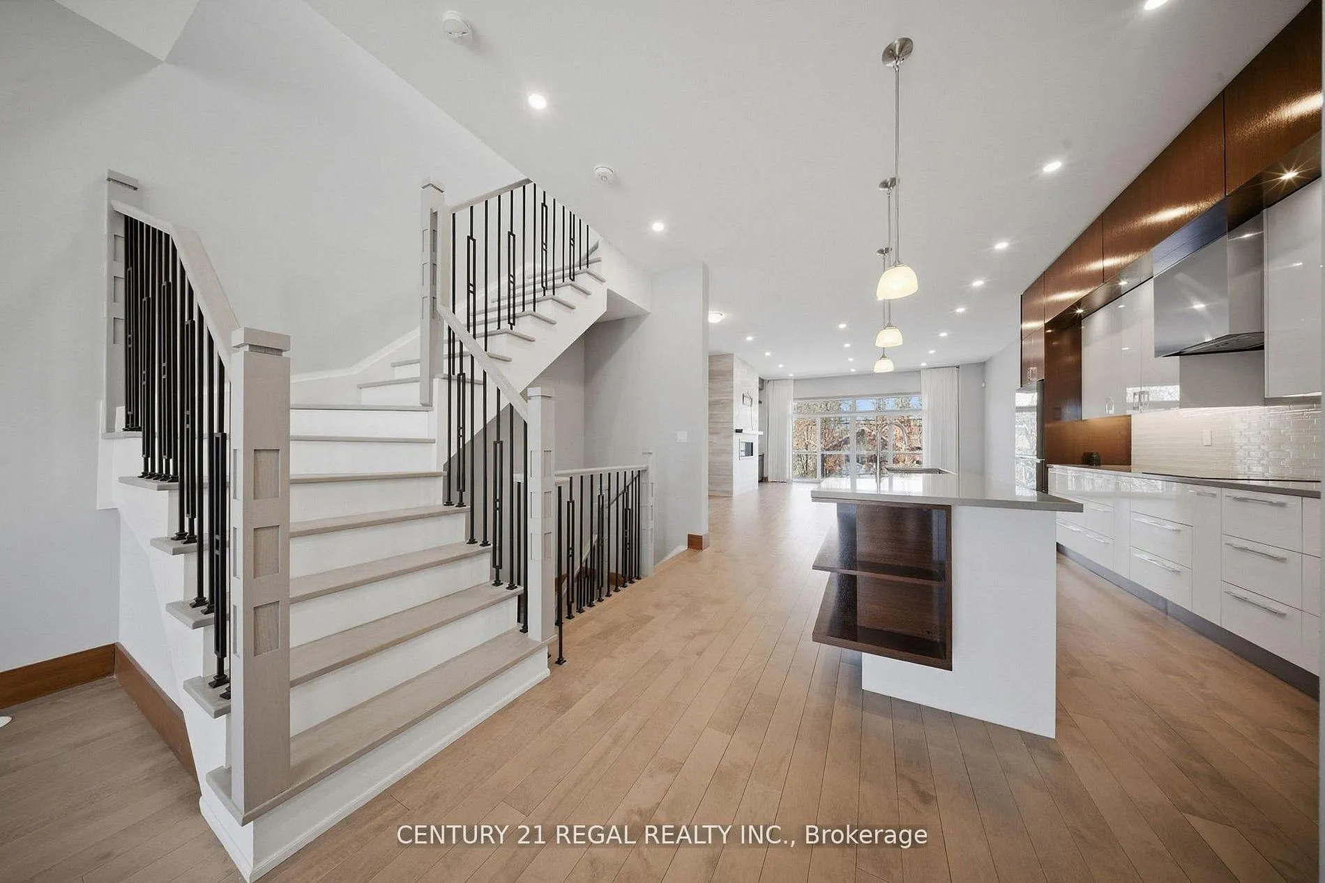 Photo 15 of 28A Twenty First Street, Etobicoke, Long Branch — HOMEH