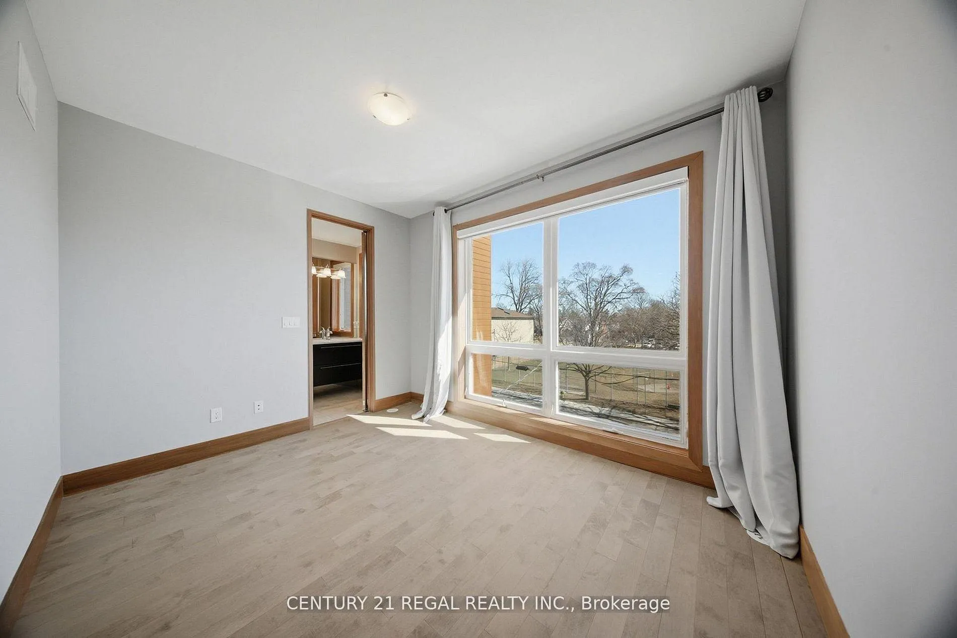 Photo 18 of 28A Twenty First Street, Etobicoke, Long Branch — HOMEH