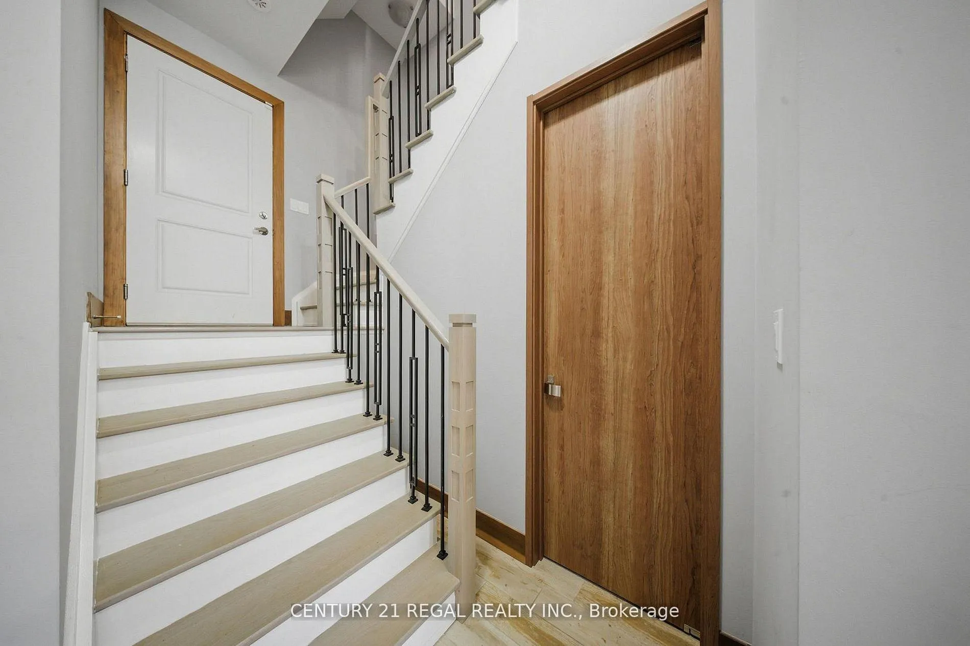Photo 32 of 28A Twenty First Street, Etobicoke, Long Branch — HOMEH
