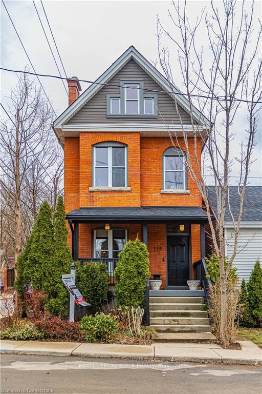 Front of 119 Ray Street S
