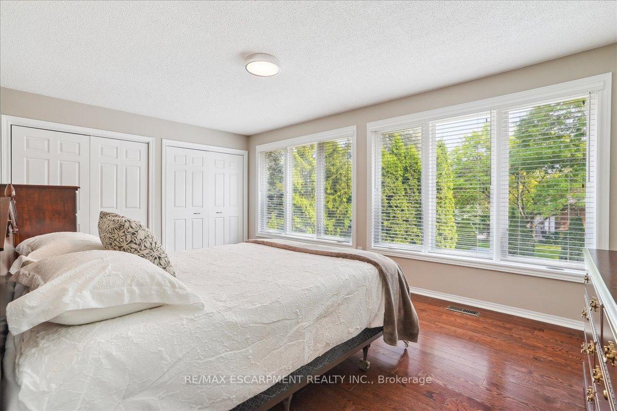 Photo 1 of 208 Mohawk Road, Hamilton, Ancaster — HOMEH