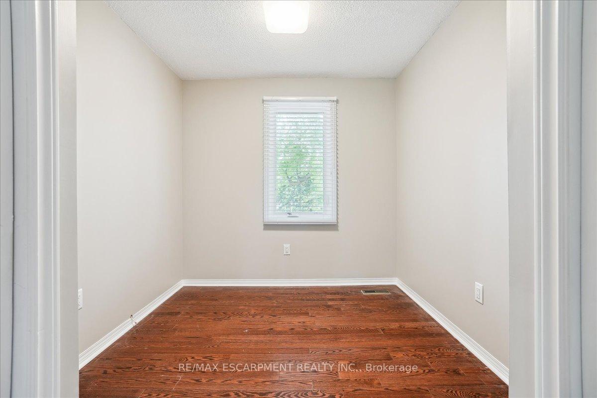 Photo 2 of 208 Mohawk Road, Hamilton, Ancaster — HOMEH