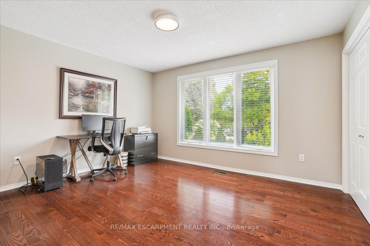 Photo 3 of 208 Mohawk Road, Hamilton, Ancaster — HOMEH
