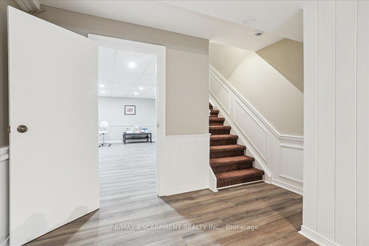 Photo 5 of 208 Mohawk Road, Hamilton, Ancaster — HOMEH