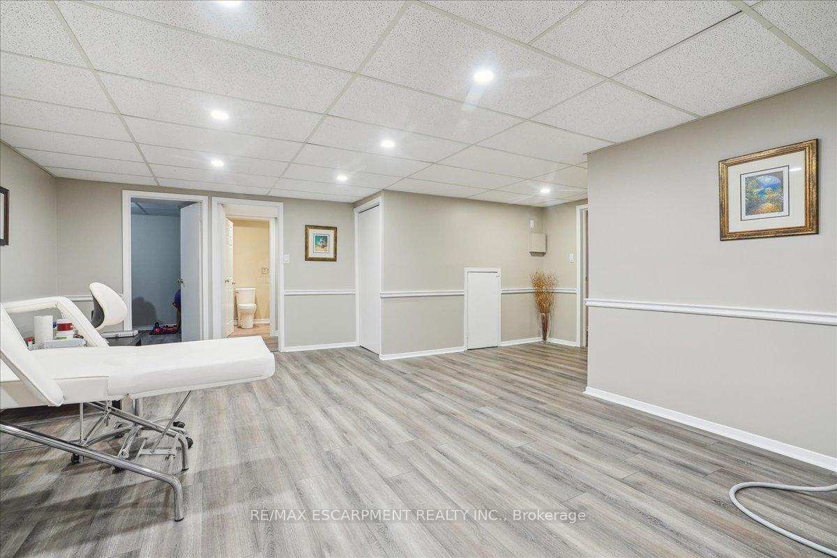 Photo 7 of 208 Mohawk Road, Hamilton, Ancaster — HOMEH