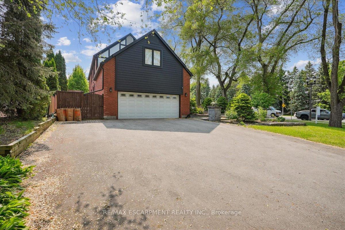 Photo 10 of 208 Mohawk Road, Hamilton, Ancaster — HOMEH