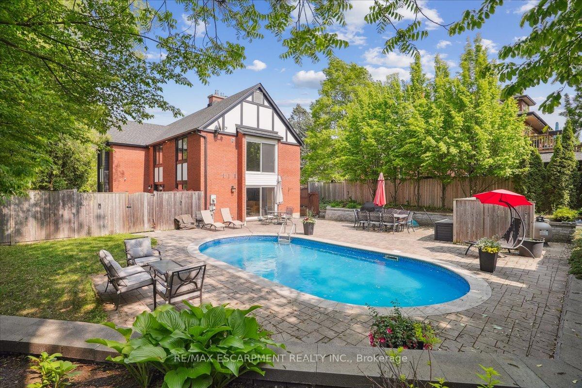 Photo 12 of 208 Mohawk Road, Hamilton, Ancaster — HOMEH