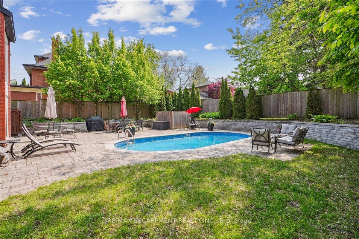 Photo 13 of 208 Mohawk Road, Hamilton, Ancaster — HOMEH